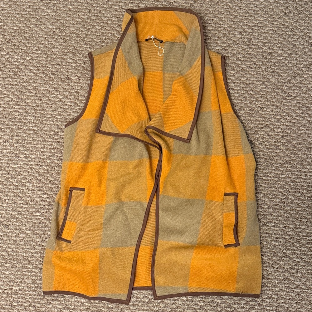 Yellow Grey Checkered Vest - Women’s Large - stylish chic pockets - Camisa